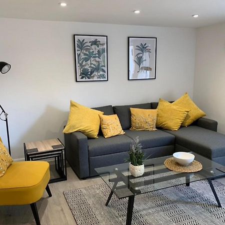 The White House Flat By Select Sa Apartment Reading Bagian luar foto