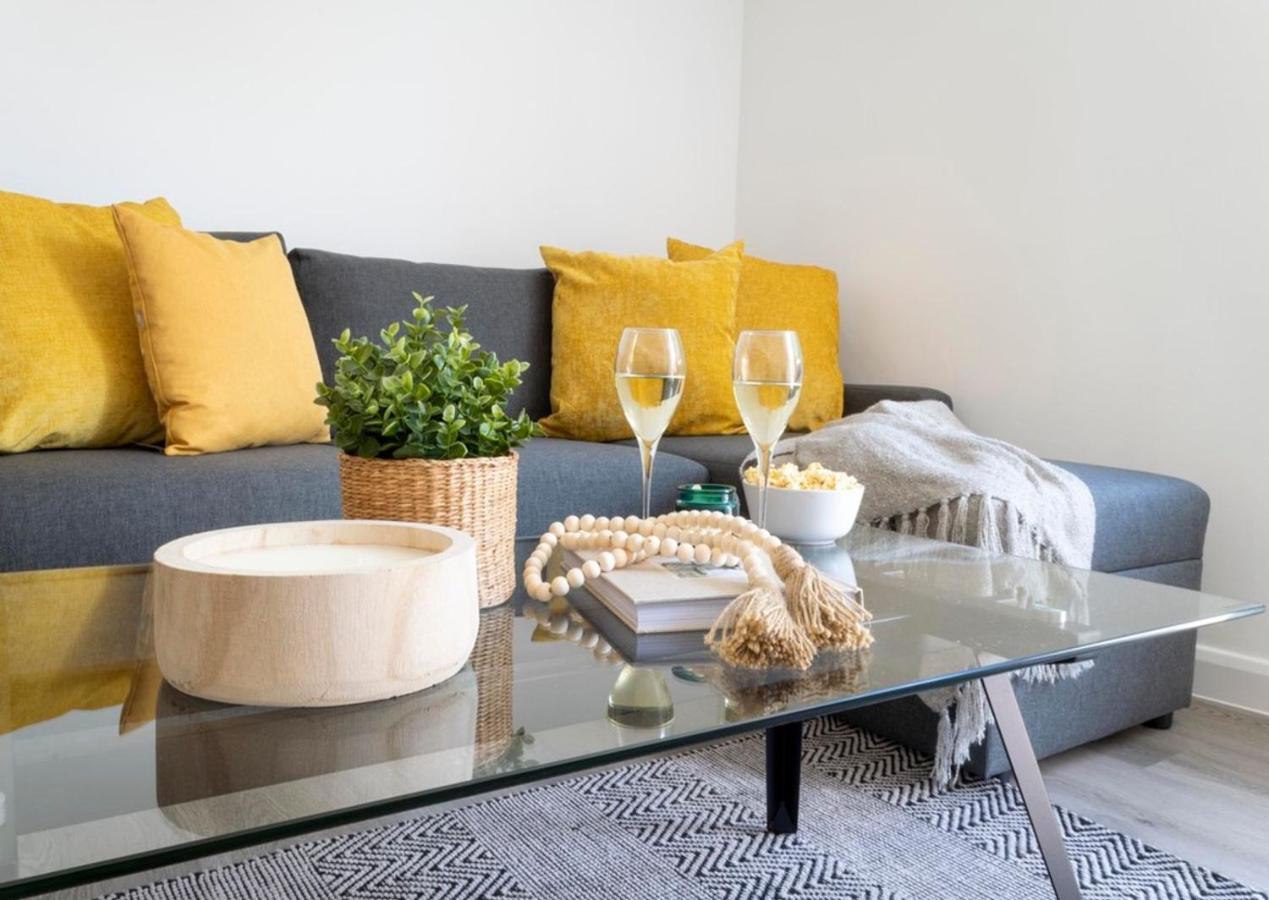 The White House Flat By Select Sa Apartment Reading Bagian luar foto