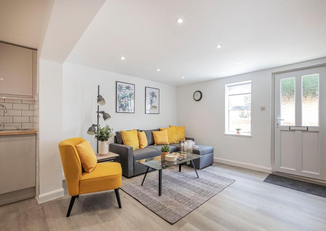 The White House Flat By Select Sa Apartment Reading Bagian luar foto