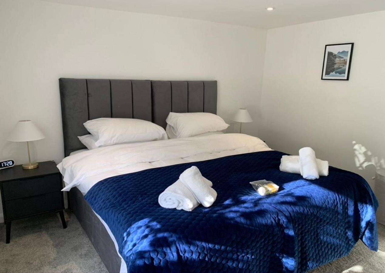 The White House Flat By Select Sa Apartment Reading Bagian luar foto