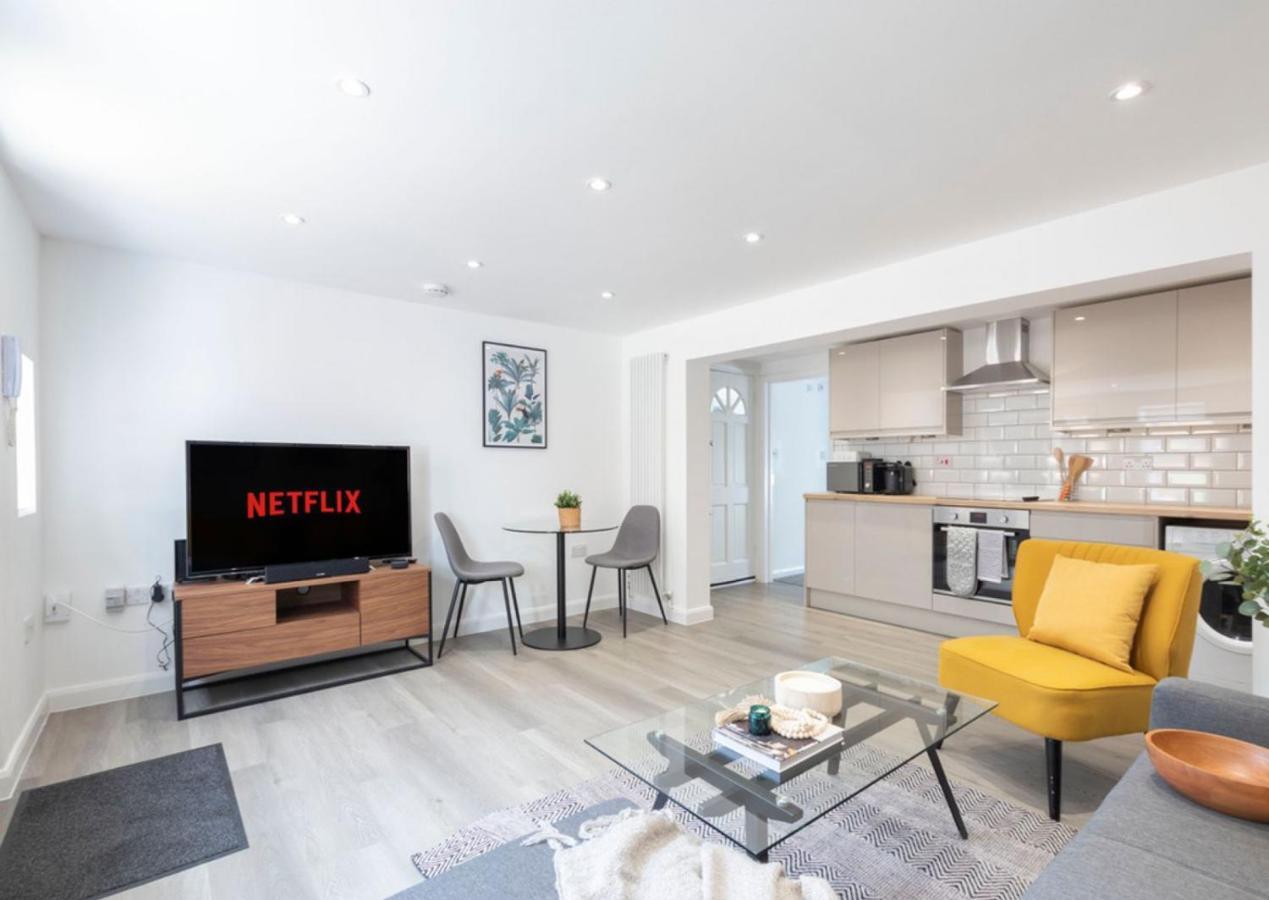 The White House Flat By Select Sa Apartment Reading Bagian luar foto