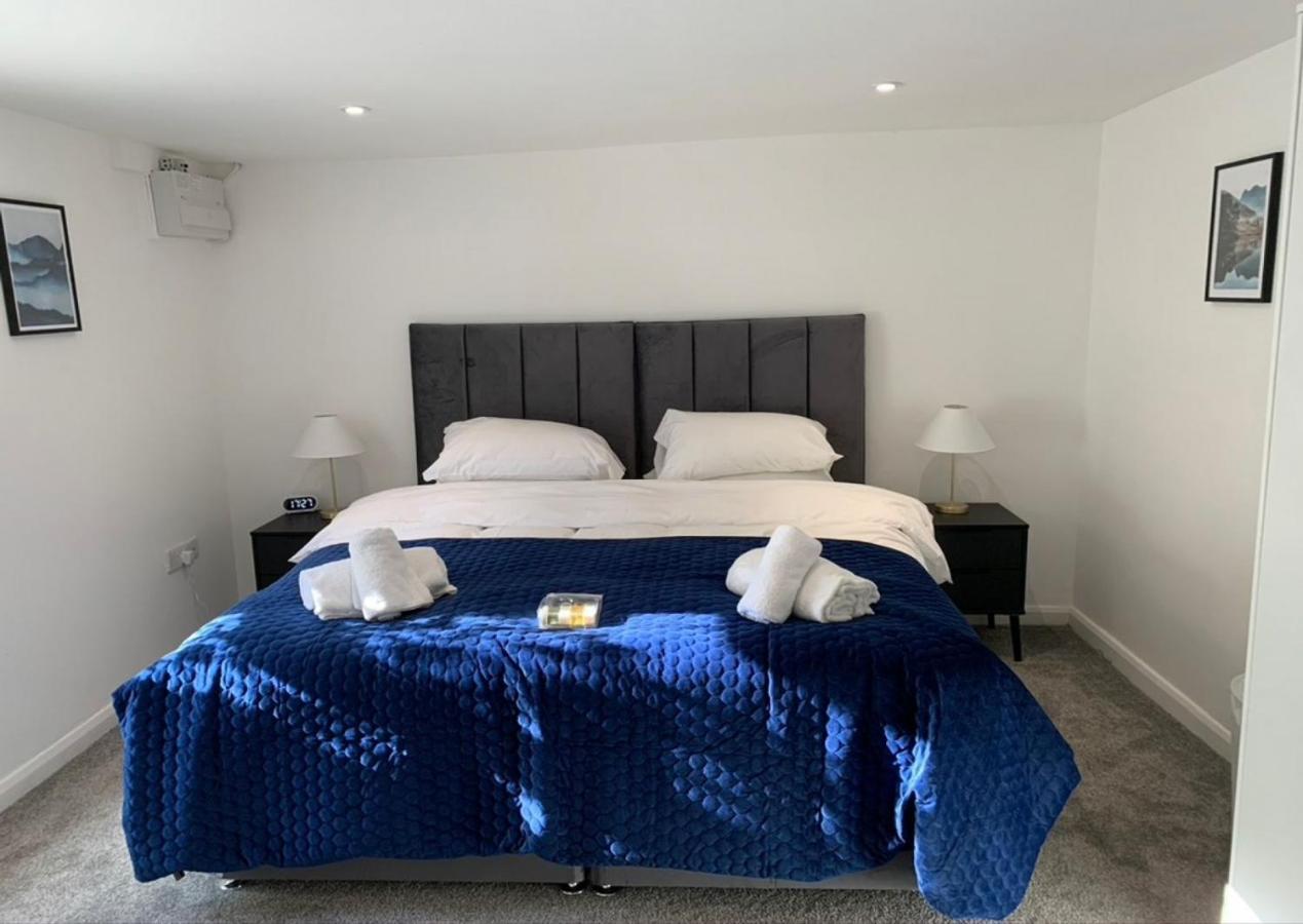 The White House Flat By Select Sa Apartment Reading Bagian luar foto