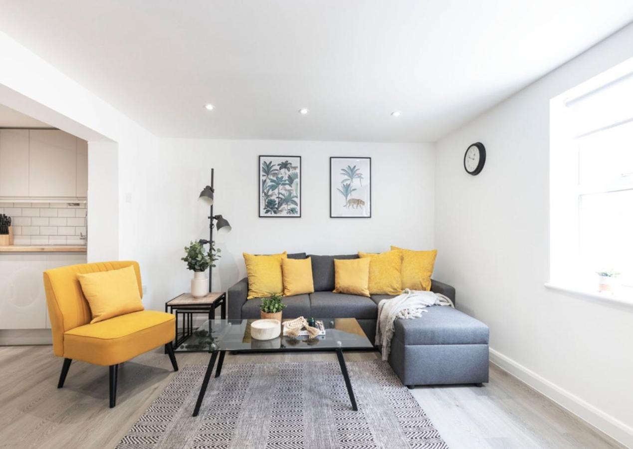 The White House Flat By Select Sa Apartment Reading Bagian luar foto
